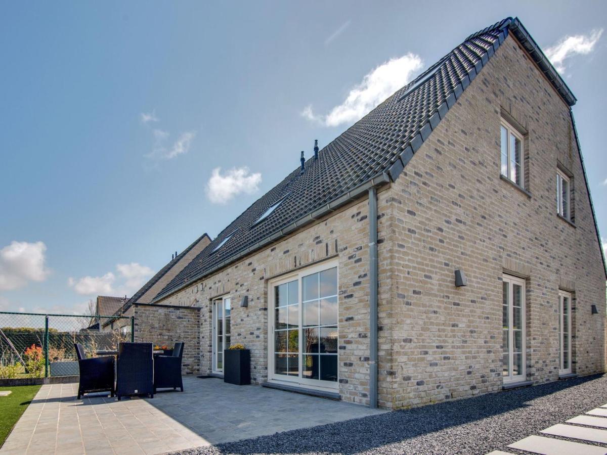 Modern Holiday Home In De Haan With Garden Bagian luar foto