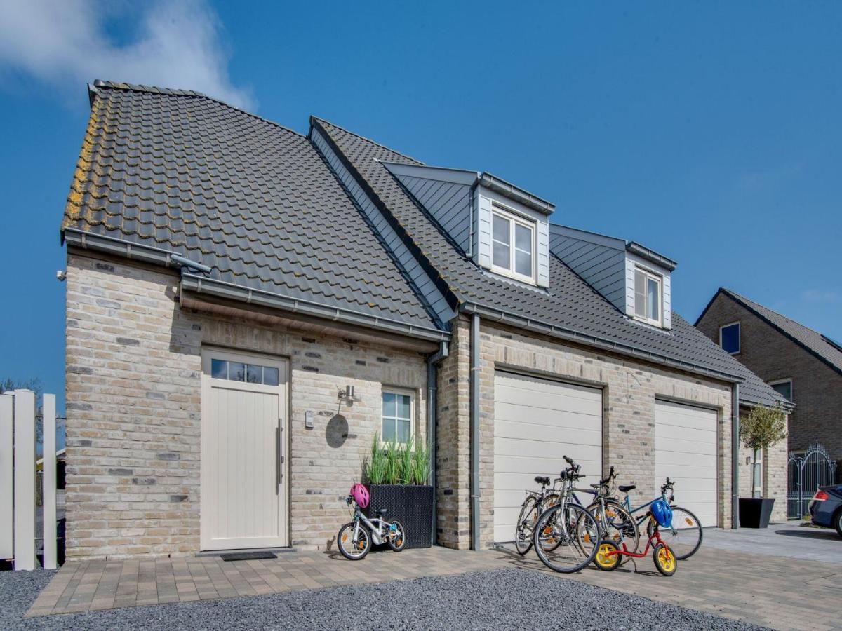 Modern Holiday Home In De Haan With Garden Bagian luar foto