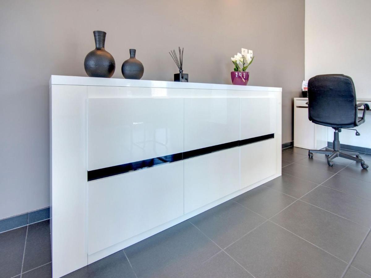Modern Holiday Home In De Haan With Garden Bagian luar foto